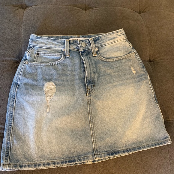 SOLD Womens Calvin Klein Light Wash Denim Skirt Size 27 - Picture 3 of 7